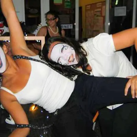 Charming In With Shared Pool Feriehus *